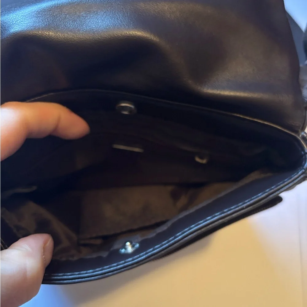 MAXX New York | Black Expandable Crossbody Satchel | Unisex Fashion Bag Purse